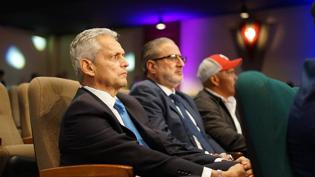 La gala de Liga Nacional en fotos: ¿Con quién llegó Troglio? la belleza en la pasarela azul y los jugadores de Olimpia dejan ver a sus parejas