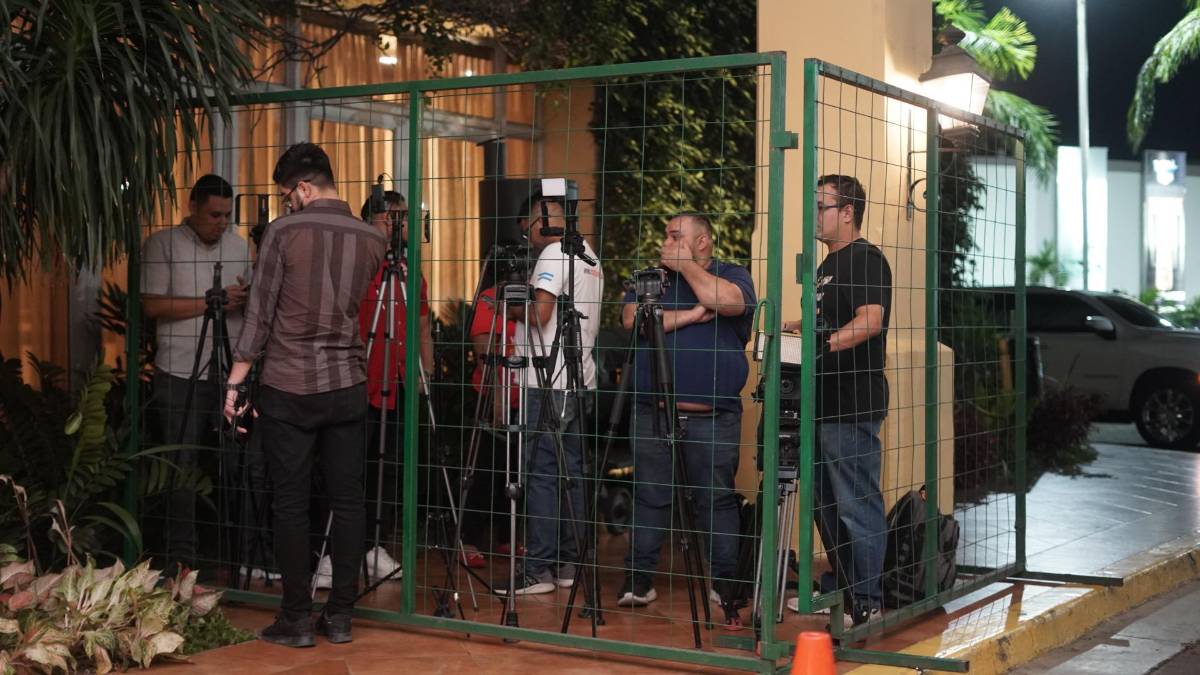 “Enjaulados” y molestos: así recibieron periodistas aztecas a la Selección Mexicana en el hotel en Honduras