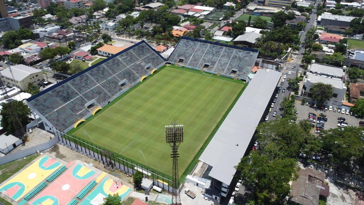El nuevo estadio Morazán al descubierto; los camerinos y sus lujos, la graderías y el problema de la grama, ¿qué pasó con los banquillos?