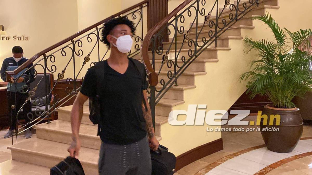 Un ‘Bolillo’ sonriente y dos jugadores se reintegran a sus clubes mientras la selección de Honduras viaja a Estados Unidos