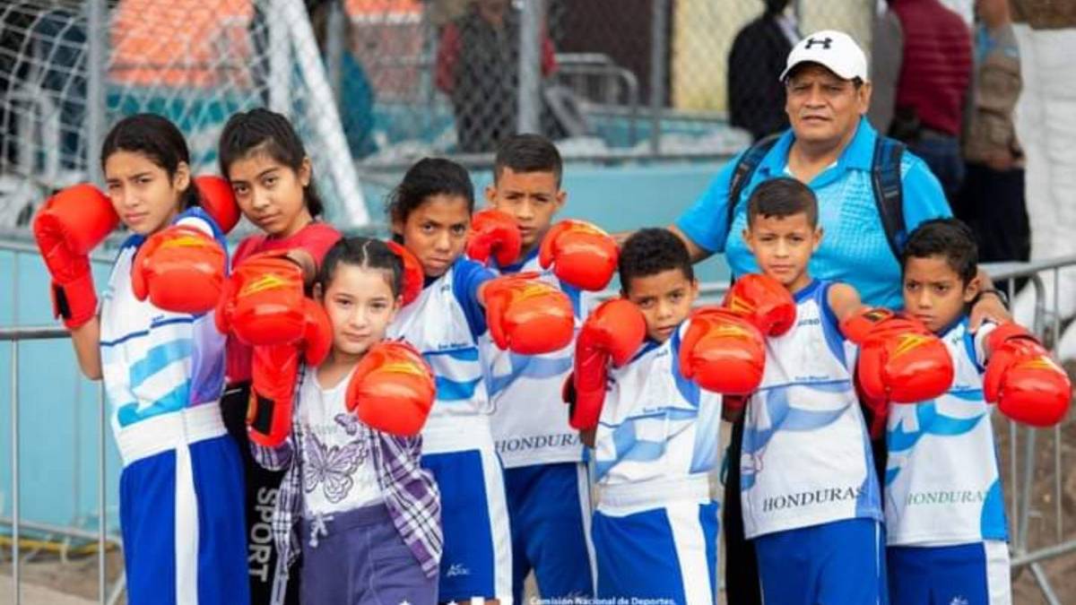 Del barrio a lo profesional: El antes y después de las canchas que se han mejorado en Honduras