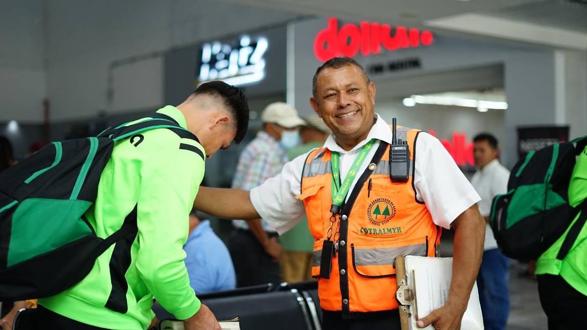 “Bienvenido Chelito”: Francisco Martínez es aclamado en su regreso a Honduras y revela su sorpresa en Estados Unidos