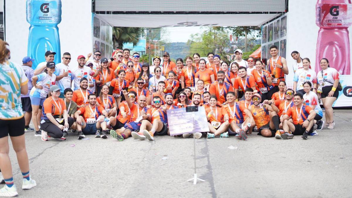 Maratón La Prensa: Atletismo puro, belleza femenina, mascotas corriendo y alegría en búsqueda de la meta