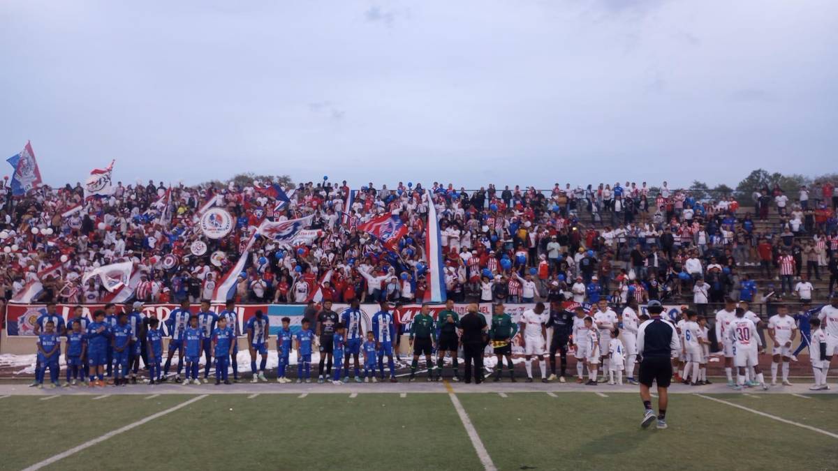 Olimpia deslumbra con ambientazo en New Orleans: banderazo y tremenda asistencia en amistoso