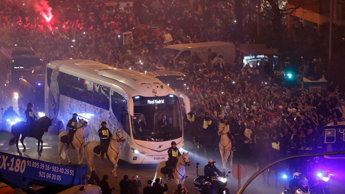 Espectacular recibimiento a los jugadores del Real Madrid en el Bernabéu y los invitados de lujo