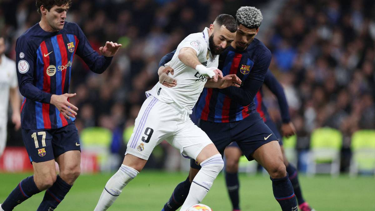 La llave de lucha libre de Vinicius, el error de Ansu y la pica entre Xavi y Carvajal en el Real Madrid-Barcelona por Copa del Rey