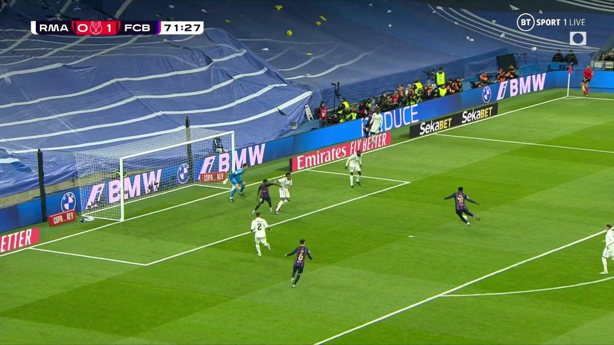 La llave de lucha libre de Vinicius, el error de Ansu y la pica entre Xavi y Carvajal en el Real Madrid-Barcelona por Copa del Rey