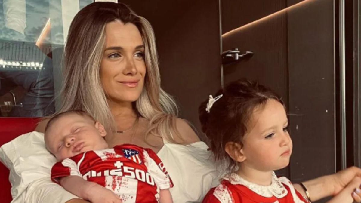 De un amor de adolescentes a una familia y su nuevo romance con una cantante: así es la vida de Rodrigo de Paul