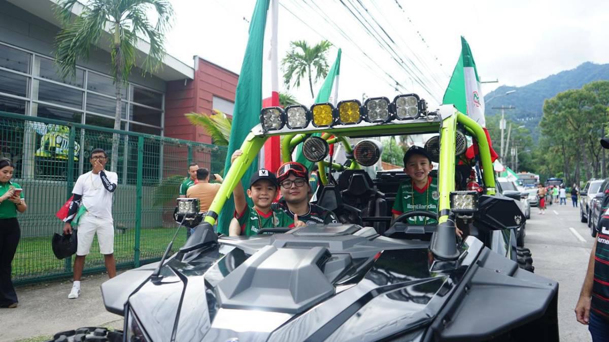 Marathón inaugura su mes de centenario: así fue la caravana del Monstruo Verde en San Pedro Sula; bellas chicas