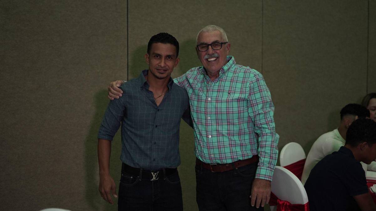 ¡Nostálgico! Así fue el emotivo homenaje de despedida de Marathón a la leyenda Manolo Keosseián: en fotos