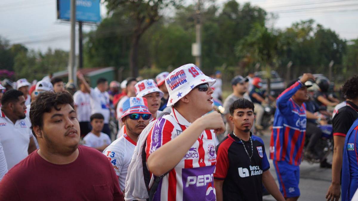 ¡Ambientazo de Champions! Invasión de olimpistas en el Olímpico y el grupo de afición del Atlas que se hace sentir