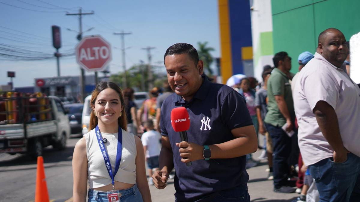 ¡Es una locura! Largas filas para comprar los boletos del partido de tiktokers entre Honduras y El Salvador