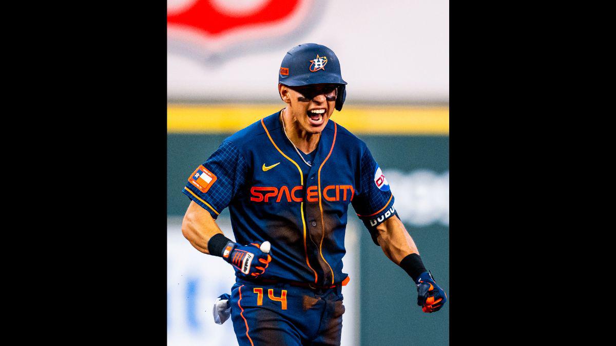 La noche soñada de Mauricio Dubón: Ovacionado por todo el estadio y la familia que lo ama por jugar con los Astros