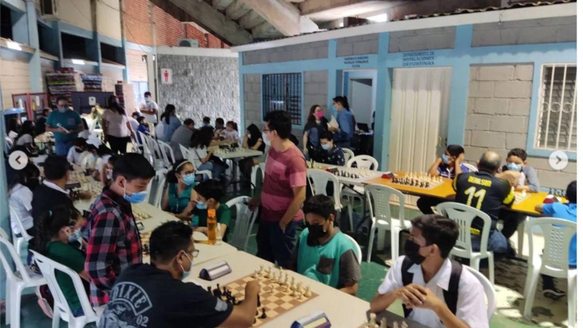 Del barrio a lo profesional: El antes y después de las canchas que se han mejorado en Honduras