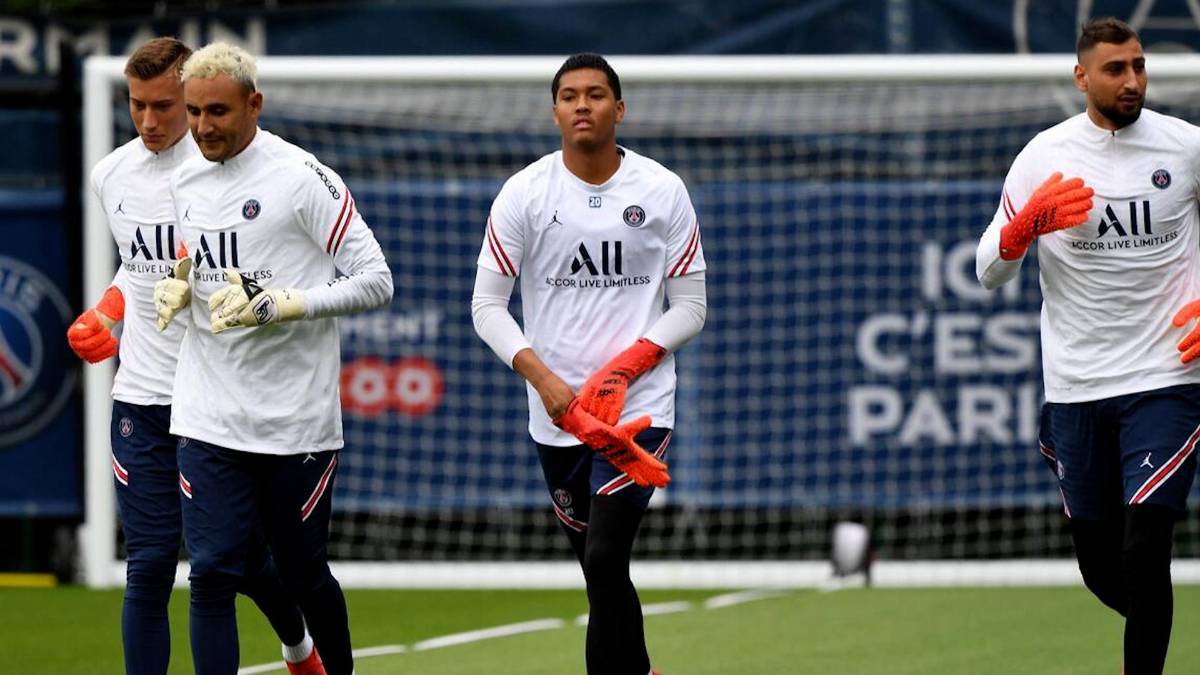 Revelan en Francia los “trapos sucios” en el vestuario del PSG: Los privilegios de Messi, Keylor Navas y hasta Wanda Nara