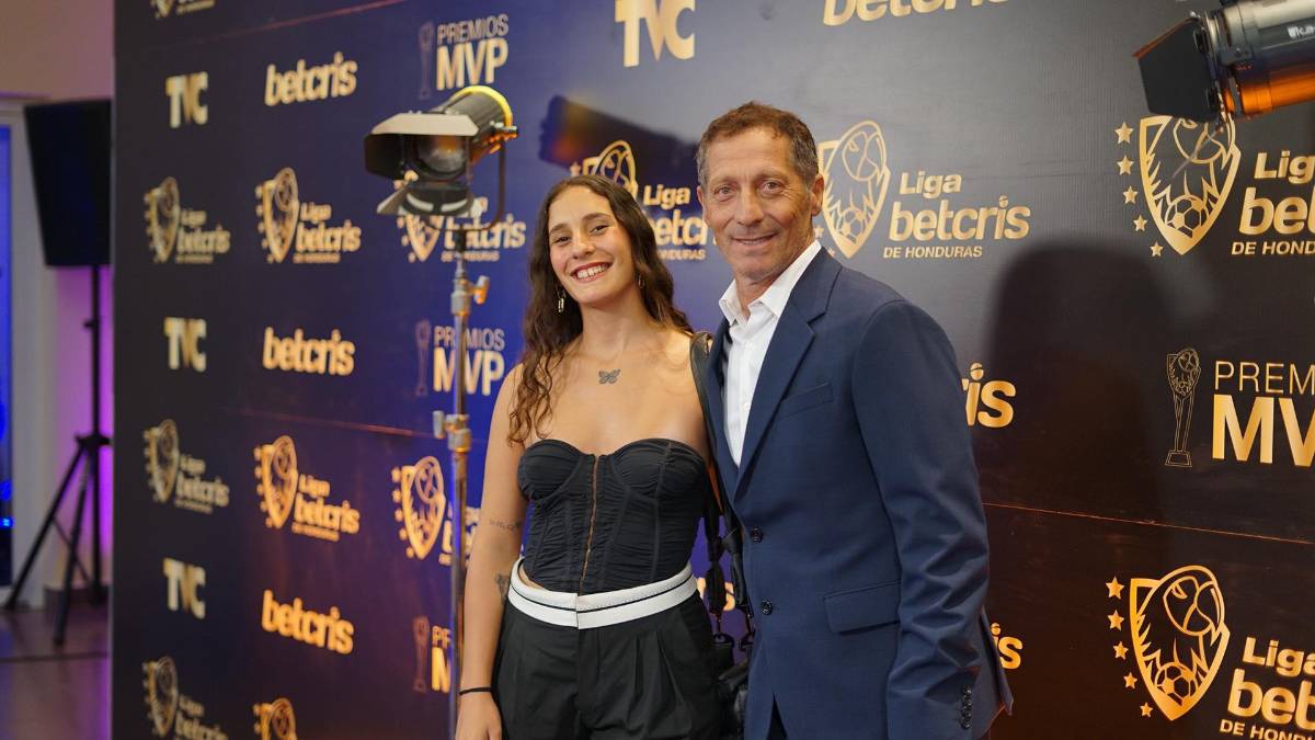 La gala de Liga Nacional en fotos: ¿Con quién llegó Troglio? la belleza en la pasarela azul y los jugadores de Olimpia dejan ver a sus parejas