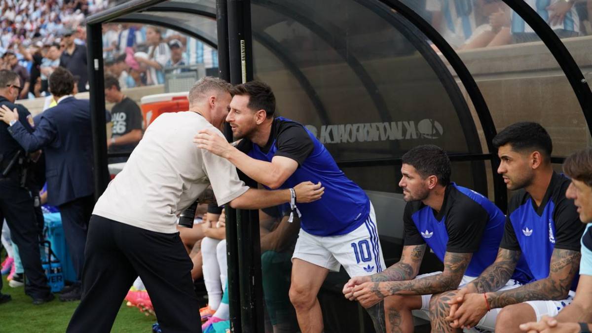 Se llevó la camisa de Rodrigo de Paul, abrazo a Keyrol y el encuentro de Messi