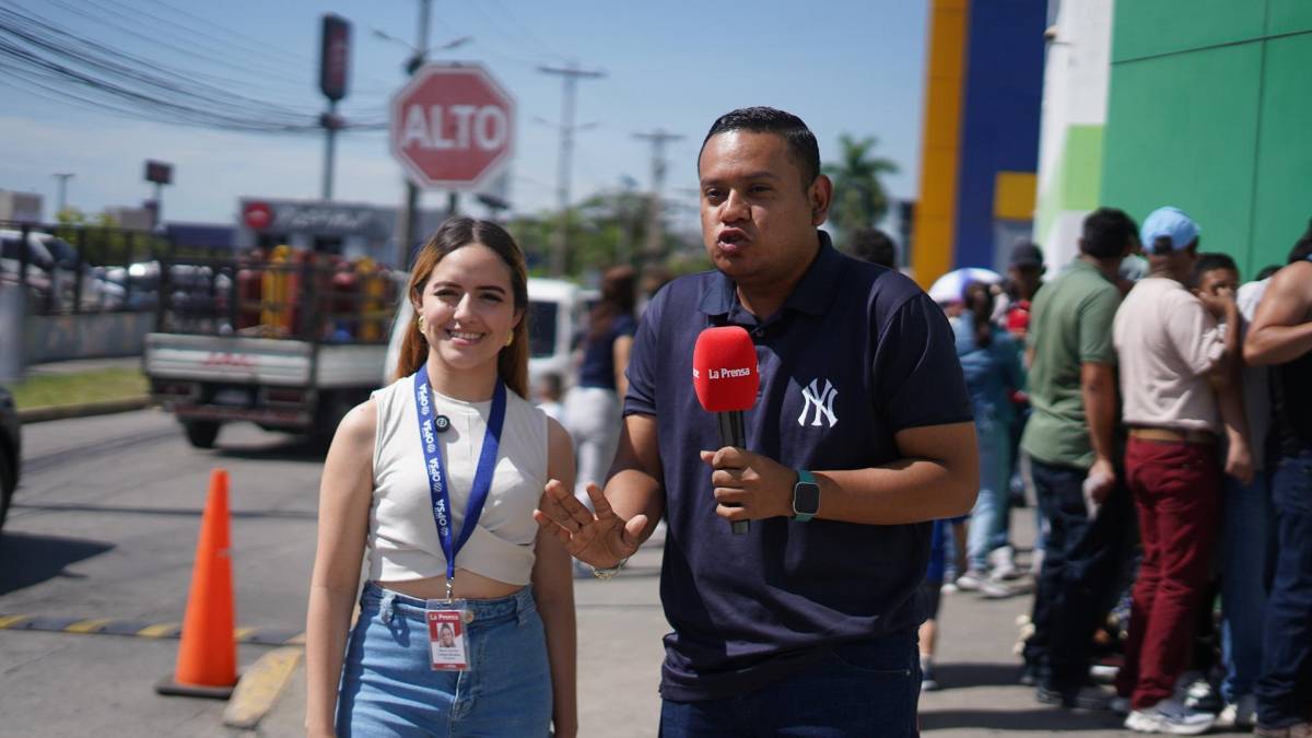 ¡Es una locura! Largas filas para comprar los boletos del partido de tiktokers entre Honduras y El Salvador