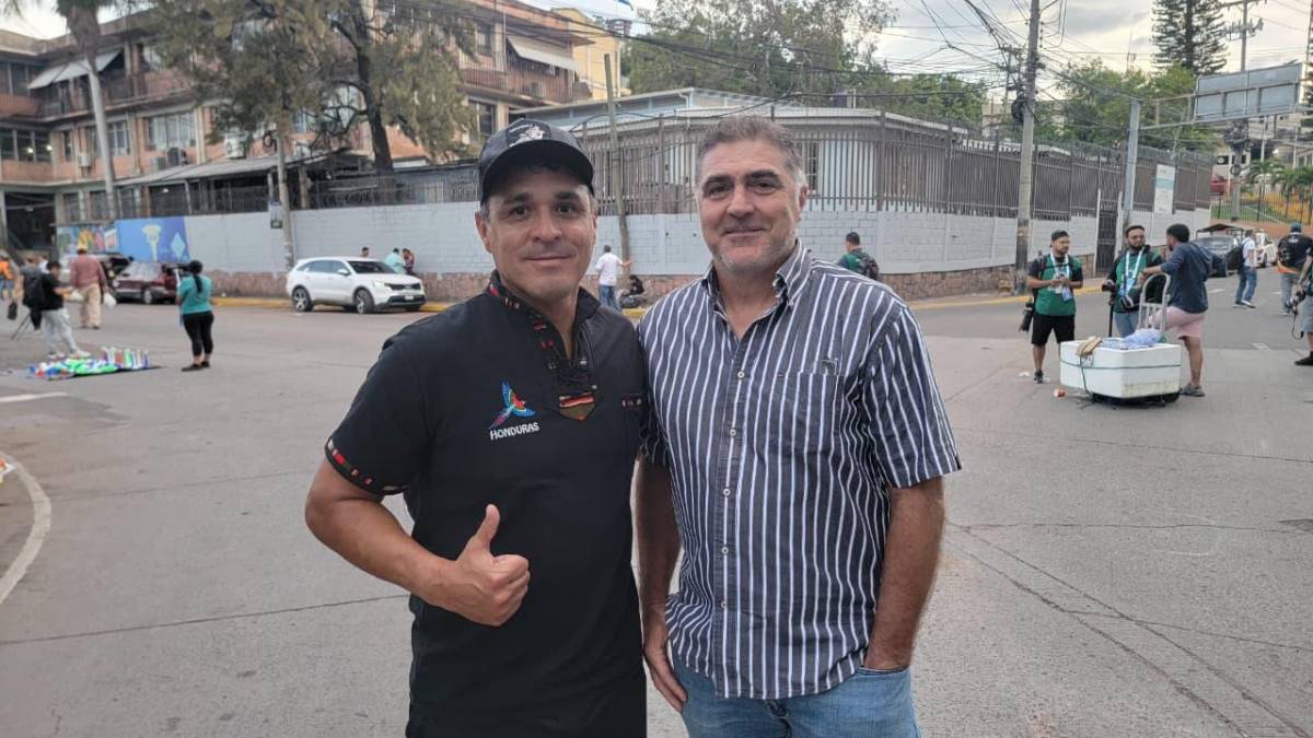 El club que vino a ver a Keyrol,  incómodo beso a Kervin y la de verde se robó las miradas