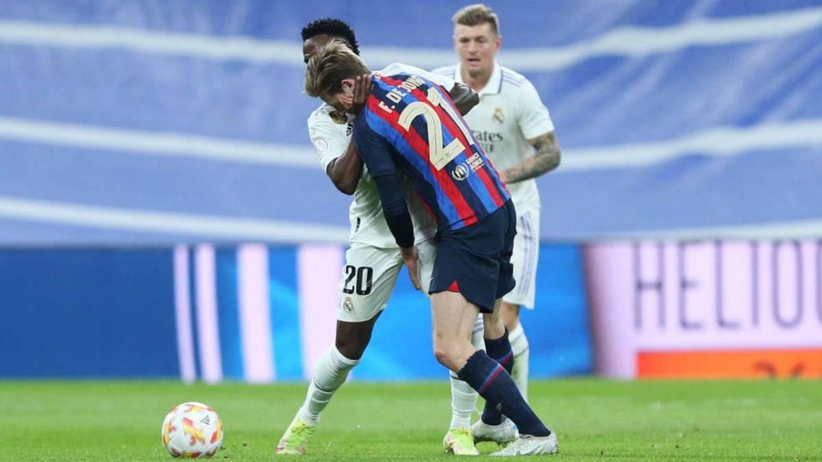 La llave de lucha libre de Vinicius, el error de Ansu y la pica entre Xavi y Carvajal en el Real Madrid-Barcelona por Copa del Rey