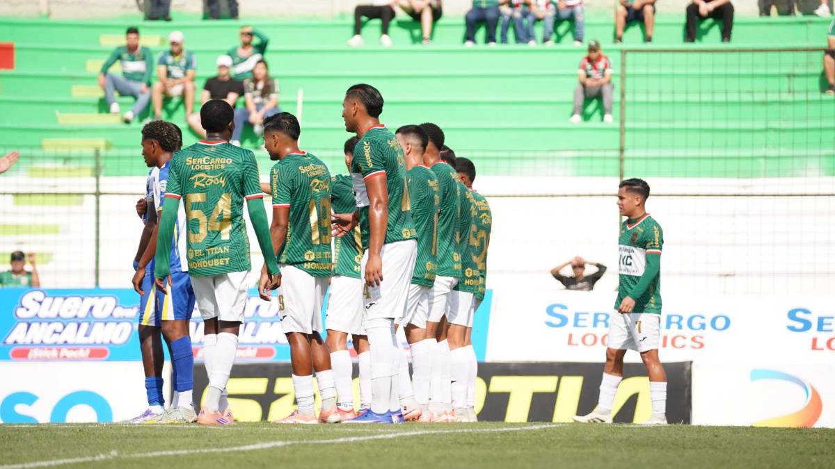 Tota Medina se encara con hincha y el árbitro, celebración a lo Cristiano Ronaldo y las chicas del Marathón que enamoraron