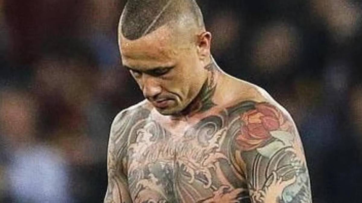 Confiesa que tiene relaciones 500 veces al año y saca a la luz el salario que gana como futbolista: Eso es importante