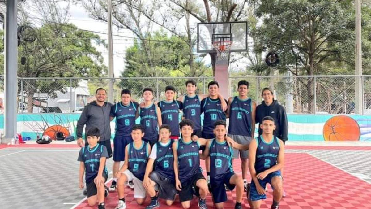 Del barrio a lo profesional: El antes y después de las canchas que se han mejorado en Honduras