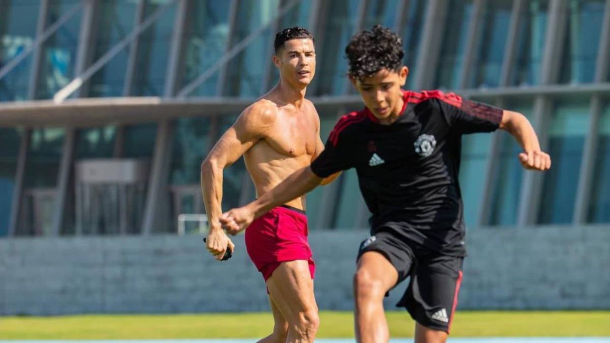 ¡Le gusta vestir caro! La vida de lujos que tiene Cristiano Ronaldo JR por su papá y así fue presentado en el United