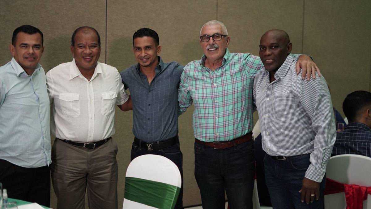 ¡Nostálgico! Así fue el emotivo homenaje de despedida de Marathón a la leyenda Manolo Keosseián: en fotos