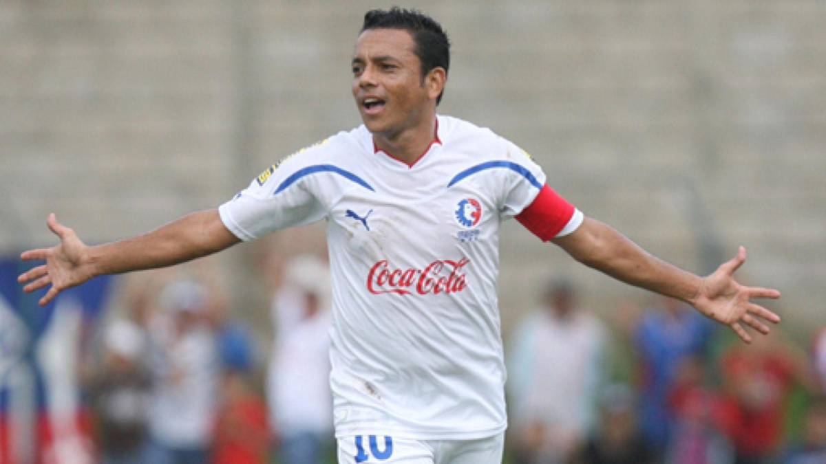 Dani Turcios usando el dorsal 10 en Olimpia. Foto: La Prensa.