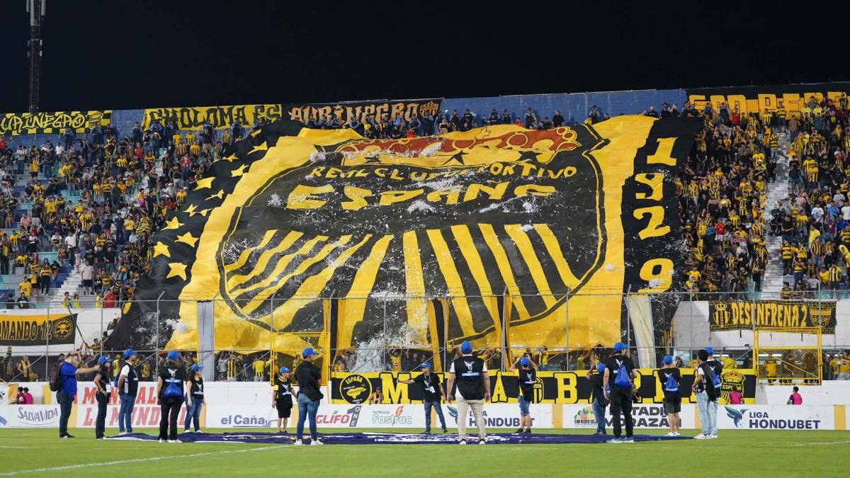 ¿Fichaje del León en el Morazán? Toquecito de Espinel a árbitro y La More llegó