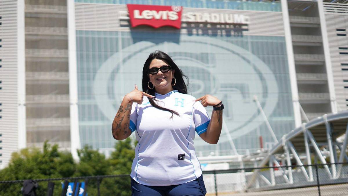 ¡Quiénes son las dos catrachas que se robaron las miradas! El Honduras vs México se engalana con hermosas aficionadas