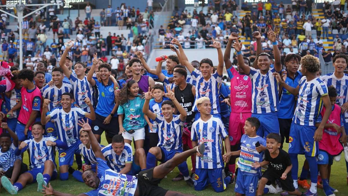 ¡La Ceiba de fiesta! Victoria celebró por lo alto, fichaje del Olimpia presente y exmundialista llegó a la final de Reservas