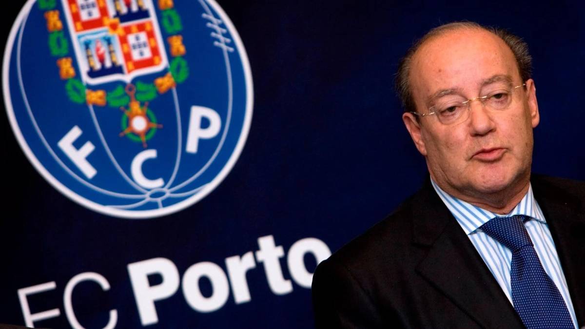 Jorge Nuno Pinto, presidente del Porto, está en el ojo del huracán por contratar una bruja.