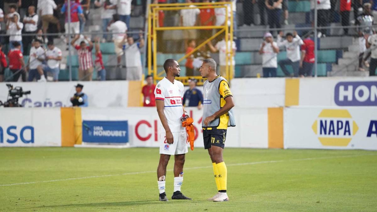 ¿Fichaje del León en el Morazán? Toquecito de Espinel a árbitro y La More llegó