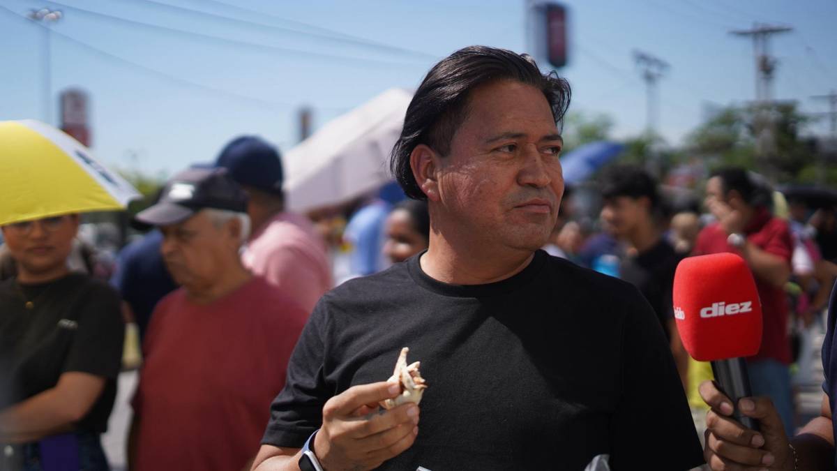 ¡Es una locura! Largas filas para comprar los boletos del partido de tiktokers entre Honduras y El Salvador