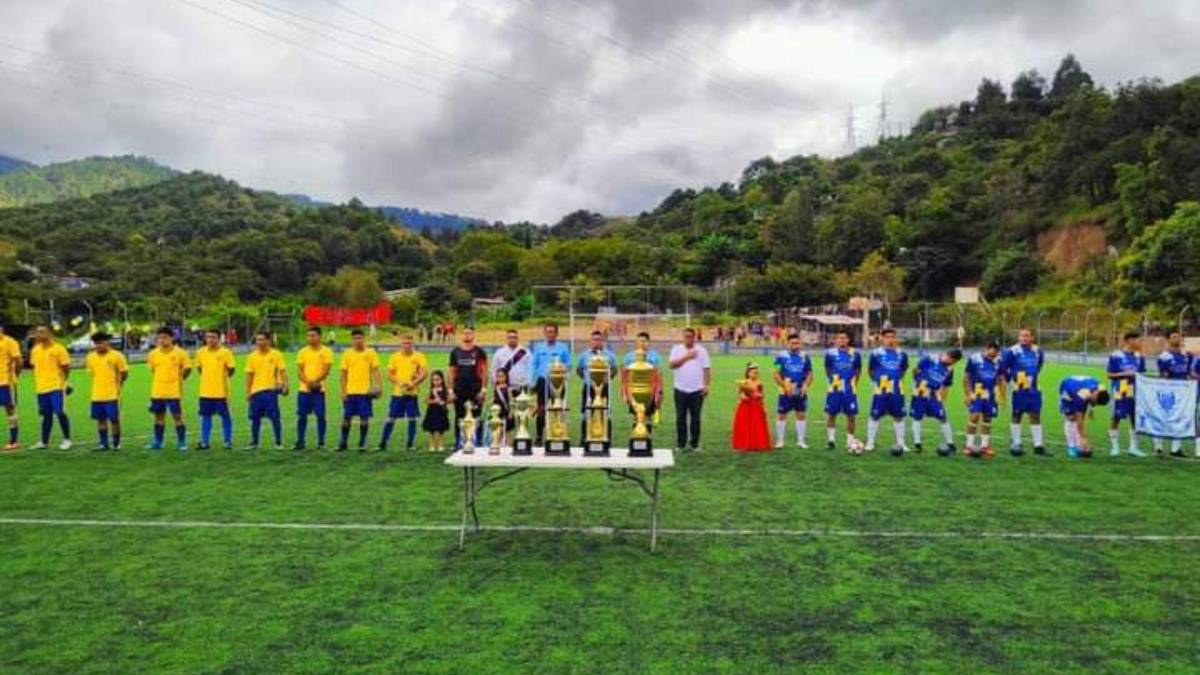 Del barrio a lo profesional: El antes y después de las canchas que se han mejorado en Honduras