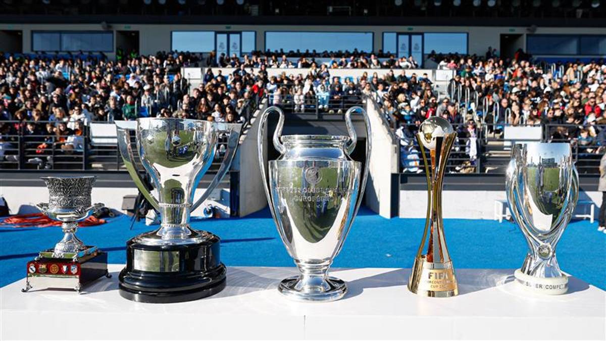 Real Madrid entrena a puerta abierta: Vinicius recibe premio y futbolista sorprende al entrenar después de un año sin jugar