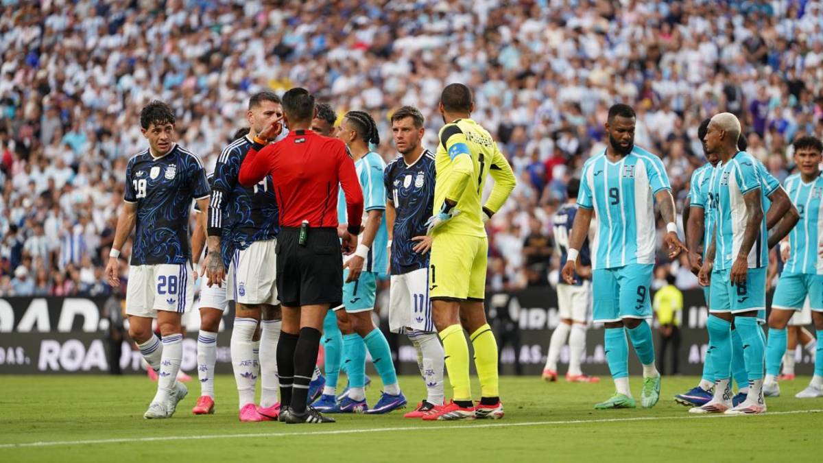 ¿Messi cambió camisa? La modelo y abrazo de hermanos en el Honduras vs Argentina