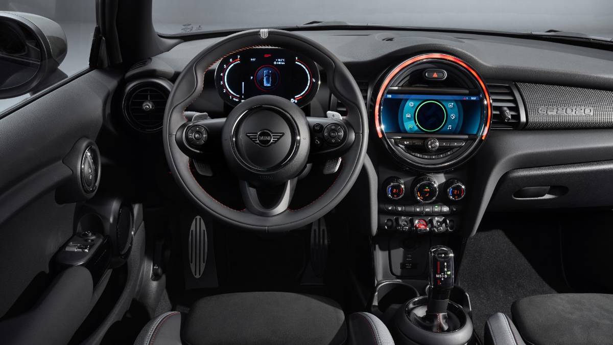 El ‘‘modesto’’ regalo que Messi le dio a su esposa en París: ¿cuánto cuesta el auto eléctrico que maneja Antonela Roccuzzo?