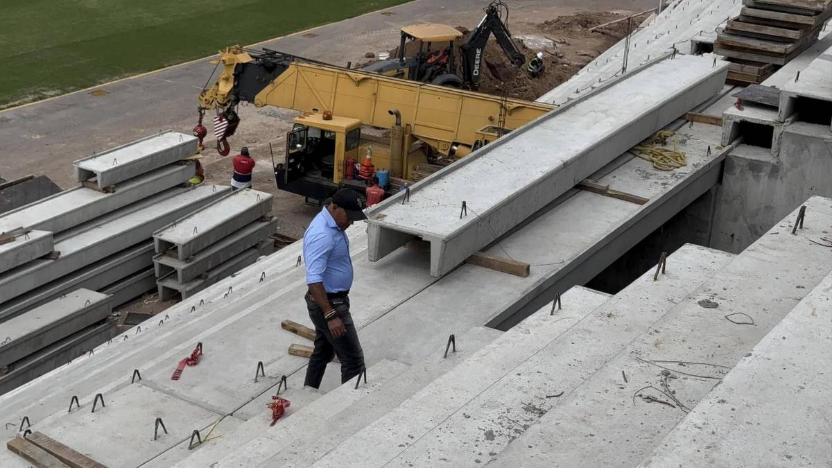 Exseleccionado de Honduras figura en la supervisión del estadio Nacional; así lucen sus graderías previo al Clausura