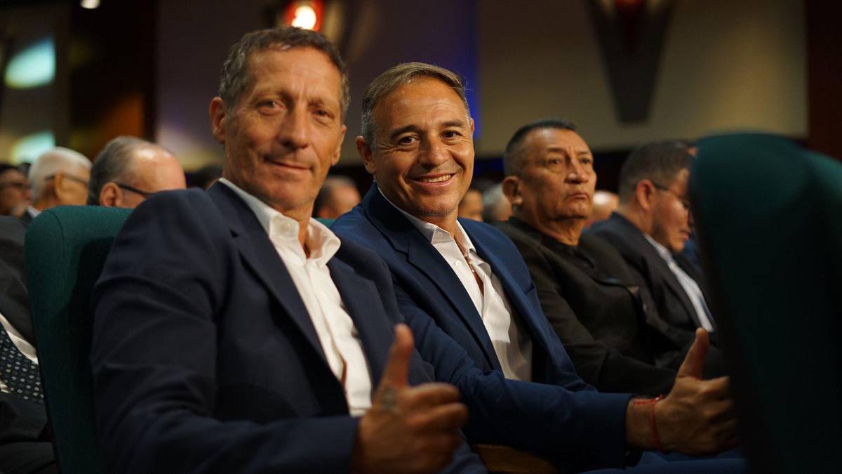 La gala de Liga Nacional en fotos: ¿Con quién llegó Troglio? la belleza en la pasarela azul y los jugadores de Olimpia dejan ver a sus parejas