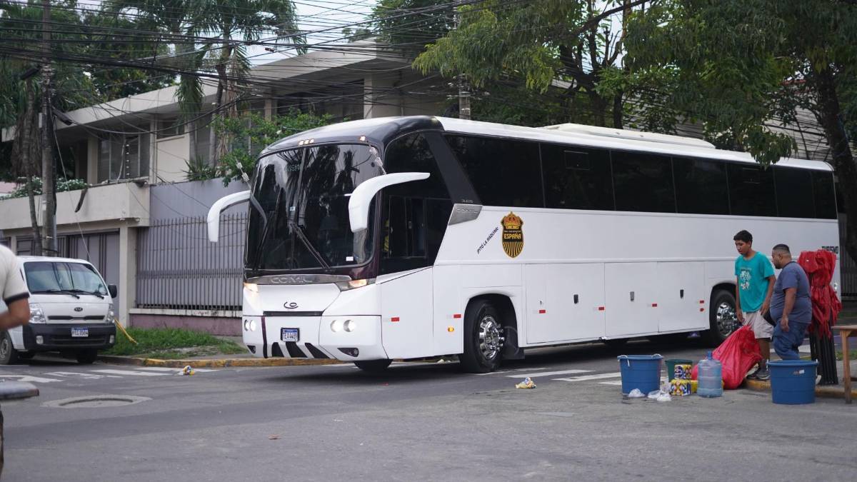 Olimpia presenta caras nuevas, el look llamativo en Real España y el gran ambiente previo al clásico en el Morazán