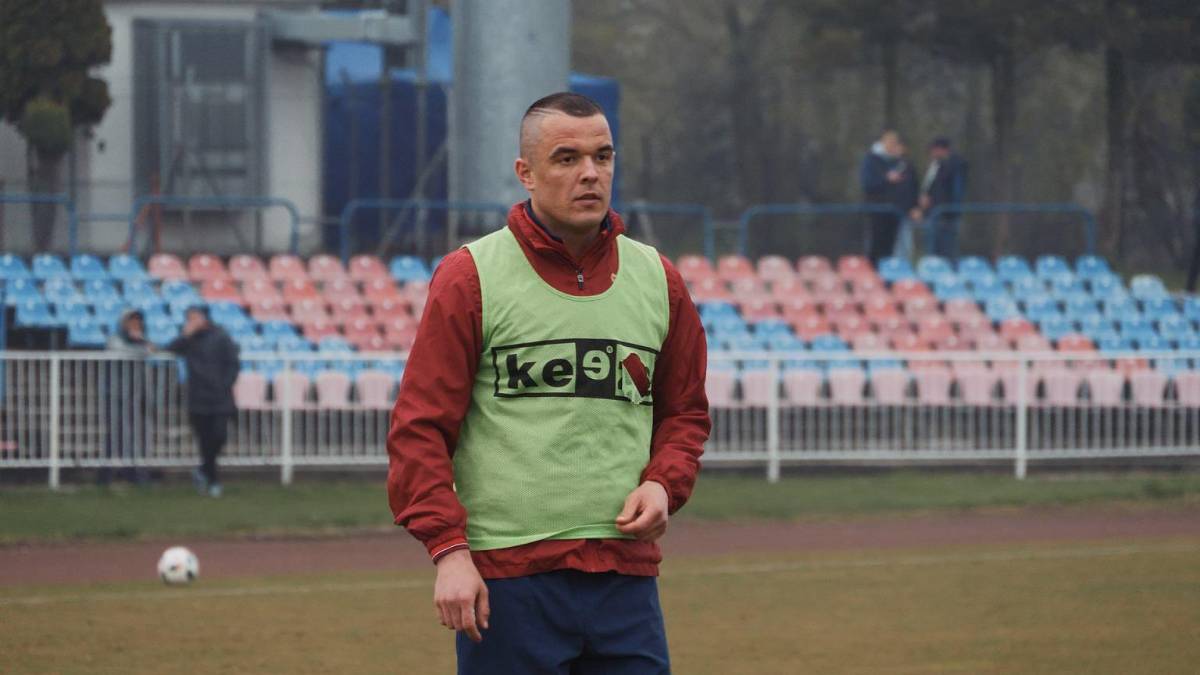 Era mejor que Lewandowski, el Chelsea de Mourinho le ofreció contrato, pero terminó borracho en las calles de Polonia