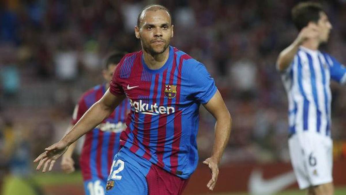 Los 12 jugadores que van a salir del Barcelona en breve: Uno ya está en Londres y a otro solo le falta la firma