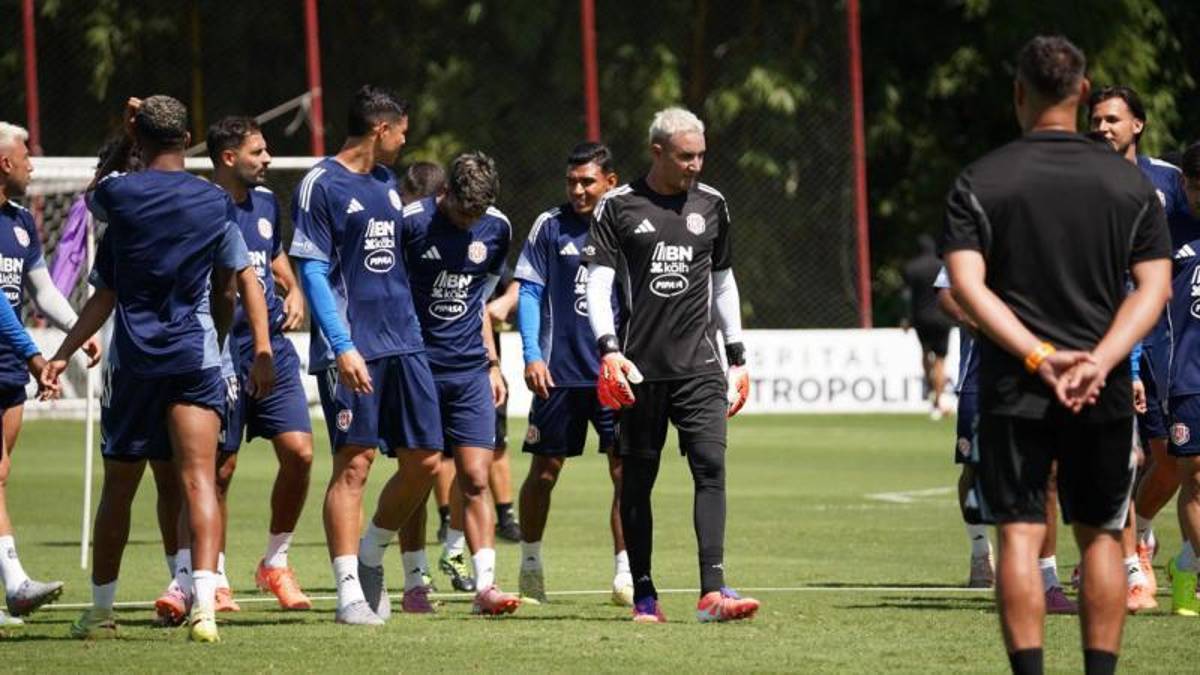 Entre bromas y risas; futbolista lastimado: así fue el último entreno de Costa Rica previo a la batalla ante Honduras