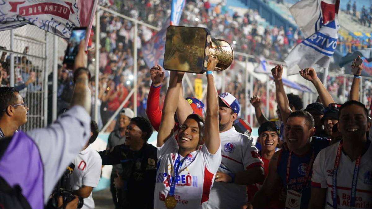 Olimpia festeja la 40 a lo grande, Bengtson y Menjívar estrenan la nueva copa; ¿quién se llevó el Balón de Oro de Honduras?