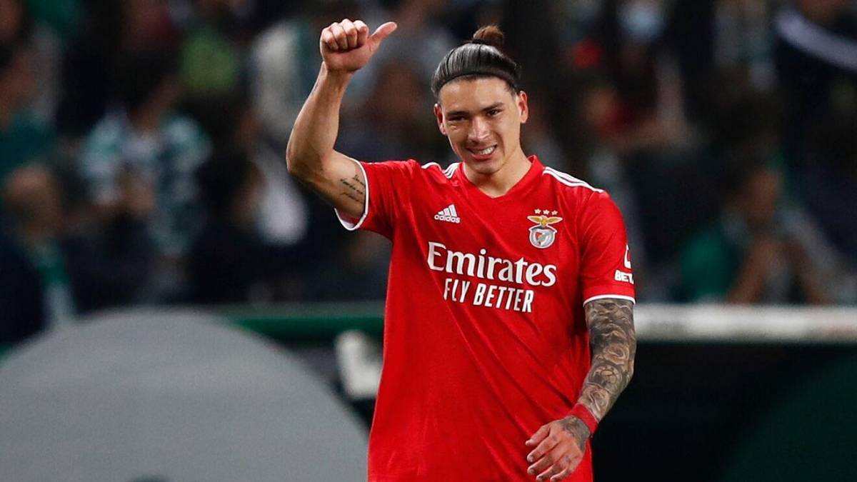 Revolución en el Liverpool: Ocho salidas confirmadas, los tremendos fichajes y el crack que le quitaría al Barcelona