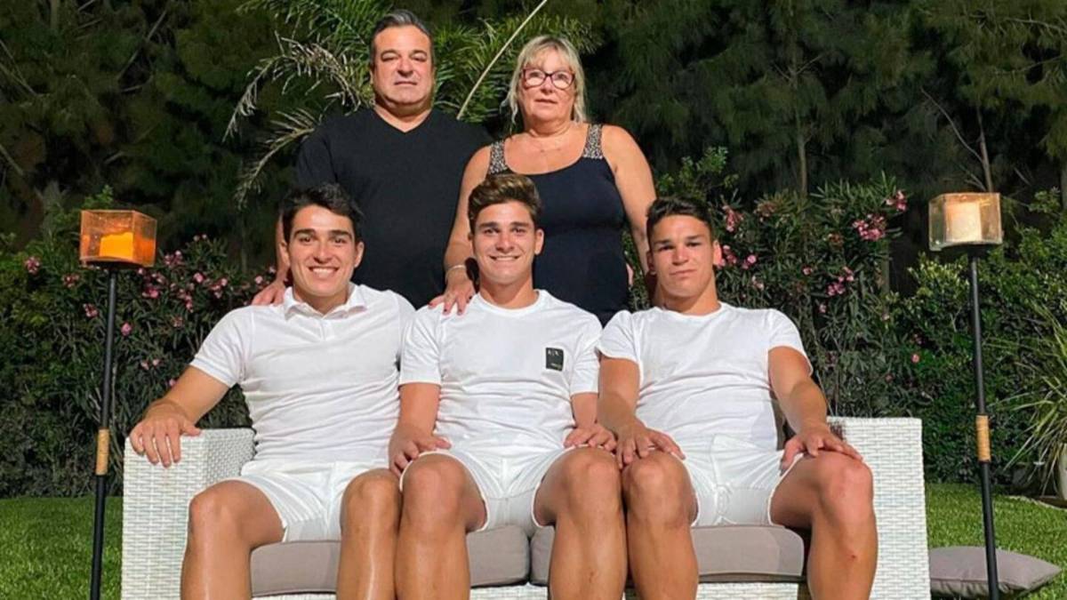 El motivo extradeportivo por el que Julián no vuelve a la Premier: Solo su esposa...