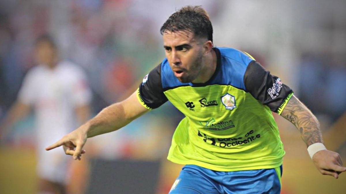Agustin Auzmendí anotó dos goles para Olancho FC en los dos juegos de final ante Olimpia.